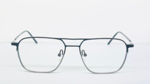 LIGHTWEIGHT METAL EYEWEAR